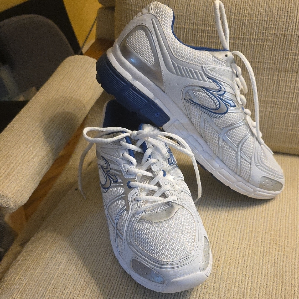 Men's GRAVITY DEFIER Athletic Sneakers
